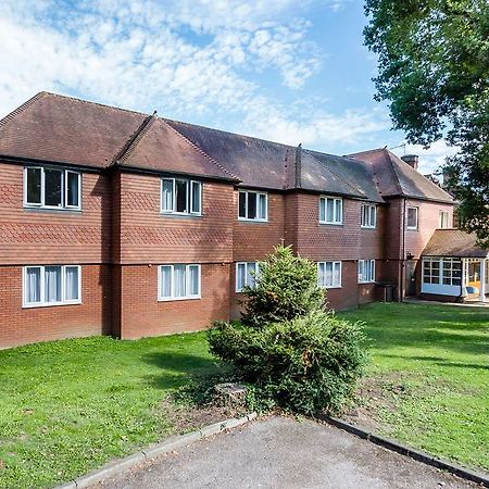 Travelodge Walton On Thames Eksteriør billede